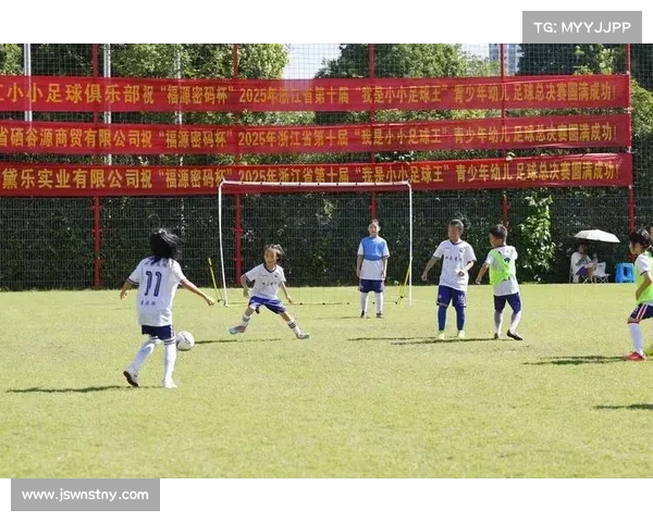 热血沸腾的足球联赛决战夜中超杯决赛激情上演胜负悬念扣人心弦